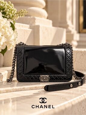 Chanel le boy Small patent leather crossbody